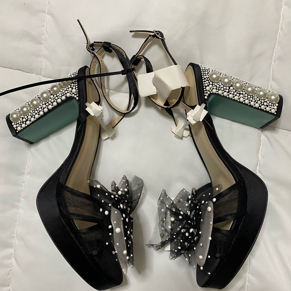 NEW Betsey Johnson Lulu Heeled Black and White Sandals, Size 11 - fit size 10 - Picture 3 of 13